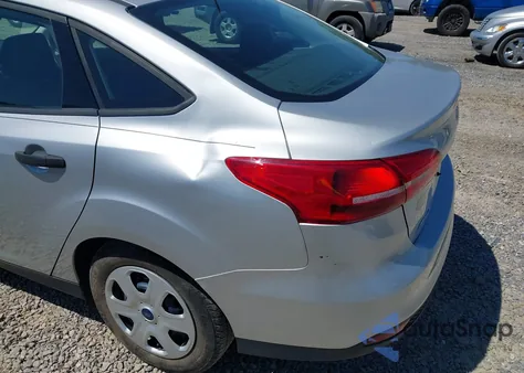 2016 Ford Focus S из США, поврежденный, VIN 1FADP3E26GL356315